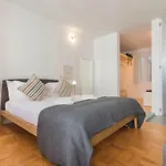Lovelystay - Wide & Bright 4 Families